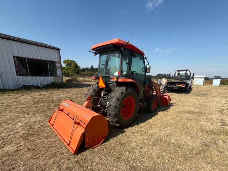 Farm tractor towing service in Woodburn